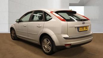 Ford Focus 1.6 Ghia Hatchback 5dr Petrol Automatic (184 g/km, 99 bhp)