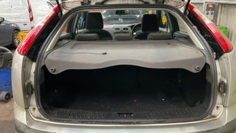 Ford Focus 1.6 Ghia Hatchback 5dr Petrol Automatic (184 g/km, 99 bhp)