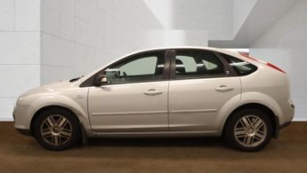 Ford Focus 1.6 Ghia Hatchback 5dr Petrol Automatic (184 g/km, 99 bhp)