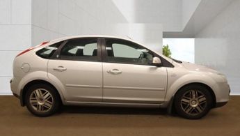 Ford Focus 1.6 Ghia Hatchback 5dr Petrol Automatic (184 g/km, 99 bhp)