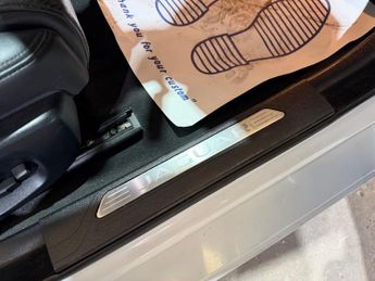 Jaguar XE 2.0d Portfolio Saloon 4dr Diesel Auto Euro 6 (s/s) (180 ps)