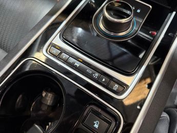 Jaguar XE 2.0d Portfolio Saloon 4dr Diesel Auto Euro 6 (s/s) (180 ps)