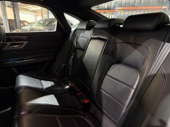 Jaguar XF 2.0d R-Sport Saloon 4dr Diesel Auto Euro 6 (s/s) (180 ps)