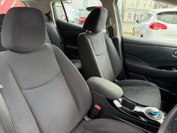 Nissan LEAF 24kWh Acenta Hatchback 5dr Electric Auto (109 bhp)