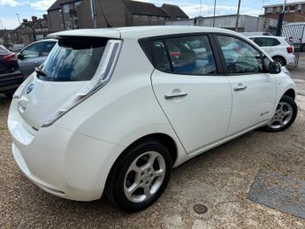 Nissan LEAF 24kWh Acenta Hatchback 5dr Electric Auto (109 bhp)