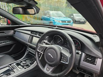 Jaguar XF 2.0i R-Sport Saloon 4dr Petrol Auto AWD Euro 6 (s/s) (300 ps)