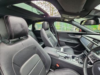 Jaguar XF 2.0i R-Sport Saloon 4dr Petrol Auto AWD Euro 6 (s/s) (300 ps)