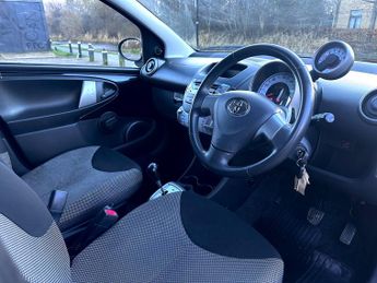 Toyota Aygo 1.0 VVT-i Fire Hatchback 5dr Petrol MultiMode Euro 5 (a/c) (67 p