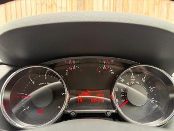 Peugeot 3008 1.6 e-HDi Active SUV 5dr Diesel EGC Euro 5 (s/s) (112 ps)