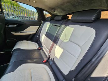 Jaguar F-Pace 2.0 D180 R-Sport SUV 5dr Diesel Auto AWD Euro 6 (s/s) (180 ps)