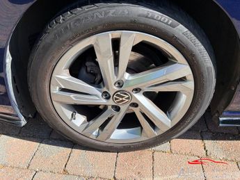 Volkswagen Golf 1.5 eTSI MHEV R-Line Hatchback 5dr Petrol Hybrid DSG Euro 6 (s/s