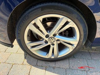 Volkswagen Golf 1.5 eTSI MHEV R-Line Hatchback 5dr Petrol Hybrid DSG Euro 6 (s/s