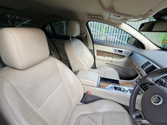 Jaguar XF 2.2d Premium Luxury Saloon 4dr Diesel Auto Euro 5 (s/s) (190 ps)