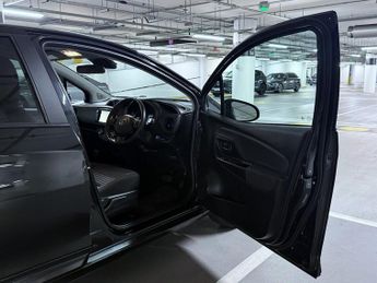 Toyota Yaris 1.5 VVT-h Design Hatchback 5dr Petrol Hybrid E-CVT Euro 6 (s/s) 