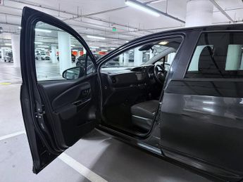 Toyota Yaris 1.5 VVT-h Design Hatchback 5dr Petrol Hybrid E-CVT Euro 6 (s/s) 