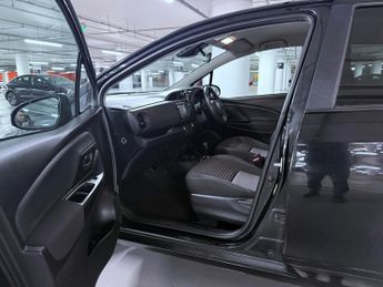 Toyota Yaris 1.5 VVT-h Design Hatchback 5dr Petrol Hybrid E-CVT Euro 6 (s/s) 