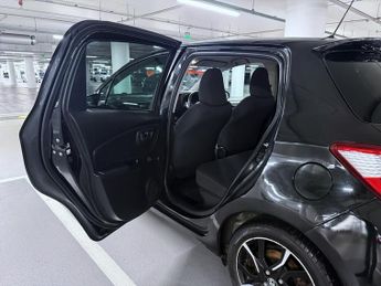 Toyota Yaris 1.5 VVT-h Design Hatchback 5dr Petrol Hybrid E-CVT Euro 6 (s/s) 