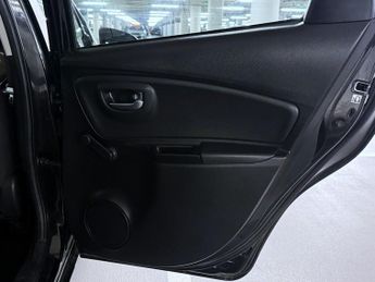 Toyota Yaris 1.5 VVT-h Design Hatchback 5dr Petrol Hybrid E-CVT Euro 6 (s/s) 