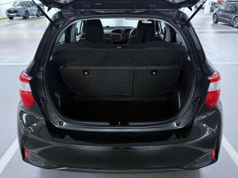 Toyota Yaris 1.5 VVT-h Design Hatchback 5dr Petrol Hybrid E-CVT Euro 6 (s/s) 