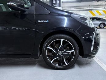 Toyota Yaris 1.5 VVT-h Design Hatchback 5dr Petrol Hybrid E-CVT Euro 6 (s/s) 