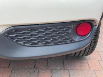 Nissan Juke 1.6 Acenta Premium SUV 5dr Petrol XTRON Euro 5 (117 ps)