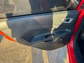 Ford Fiesta 1.4 Zetec Hatchback 5dr Petrol Automatic (154 g/km, 94 bhp)