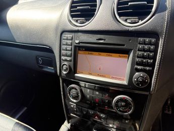 Mercedes-Benz M Class 3.0 ML350 CDI V6 BlueEfficiency Grand Edition SUV 5dr Diesel G-T