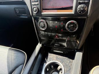 Mercedes-Benz M Class 3.0 ML350 CDI V6 BlueEfficiency Grand Edition SUV 5dr Diesel G-T