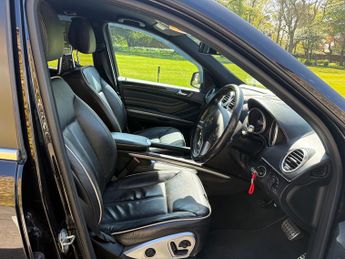 Mercedes-Benz M Class 3.0 ML350 CDI V6 BlueEfficiency Grand Edition SUV 5dr Diesel G-T