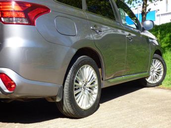 Mitsubishi Outlander 2.4h TwinMotor 13.8kWh 4h CVT 4WD Euro 6 (s/s) 5dr