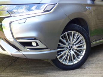 Mitsubishi Outlander 2.4h TwinMotor 13.8kWh 4h CVT 4WD Euro 6 (s/s) 5dr