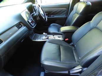 Mitsubishi Outlander 2.4h TwinMotor 13.8kWh 4h CVT 4WD Euro 6 (s/s) 5dr