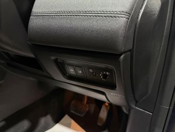 Land Rover Discovery Sport 2.0 TD4 SE Tech SUV 5dr Diesel Auto 4WD Euro 6 (s/s) (180 ps)