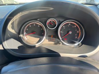 Vauxhall Corsa 1.4i 16v Design Hatchback 5dr Petrol Automatic (a/c) (158 g/km, 