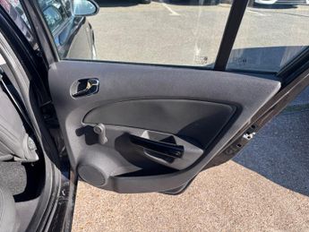 Vauxhall Corsa 1.4i 16v Design Hatchback 5dr Petrol Automatic (a/c) (158 g/km, 