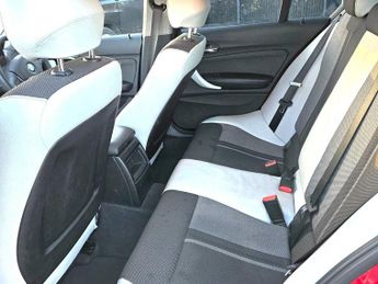 BMW 1 Series 118i -SPORTS-1.6L PETROL-AUTOMATIC-APPLE CARPLAY-ULEZ/CAZ PASS-F