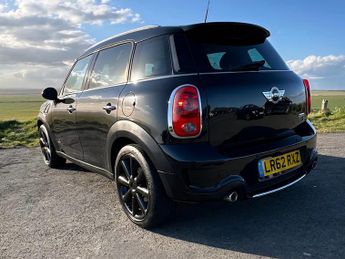 Mini Countryman 2.0 Cooper SD SUV 5dr Diesel Auto ALL4 Euro 5 (143 ps)