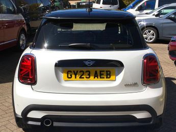 Mini Hatch 1.5 Cooper Classic Hatchback 3dr Petrol Steptronic Euro 6 (s/s) 