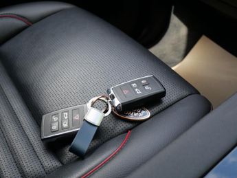 Land Rover Discovery Sport 2.0 D200 MHEV R-Dynamic SE Auto 4WD Euro 6 (s/s) 5dr 1 Owner 7 S