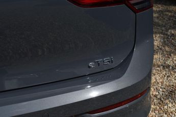 Volkswagen Golf 1.5 eTSI MHEV R-Line DSG Euro 6 (s/s) 5dr