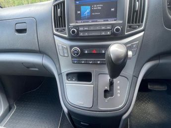 Hyundai i800 2.5 CRDi SE Nav MPV 5dr Diesel Auto Euro 6 (170 ps)