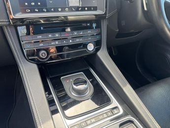 Jaguar F-Pace 3.0 D300 V6 S SUV 5dr Diesel Auto AWD Euro 6 (s/s) (300 ps)