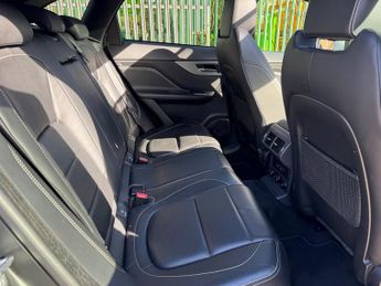 Jaguar F-Pace 3.0 D300 V6 S SUV 5dr Diesel Auto AWD Euro 6 (s/s) (300 ps)