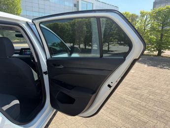 Volkswagen Golf 1.5 eTSI MHEV Life Hatchback 5dr Petrol Hybrid DSG Euro 6 (s/s) 