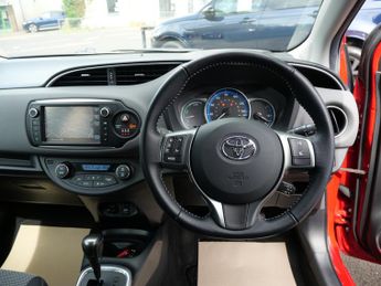 Toyota Yaris 1.5 VVT-h Icon Petrol Hybrid E-CVT Euro 6 (s/s) 5dr 1 Owner Only