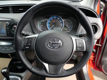 Toyota Yaris 1.5 VVT-h Icon Petrol Hybrid E-CVT Euro 6 (s/s) 5dr 1 Owner Only