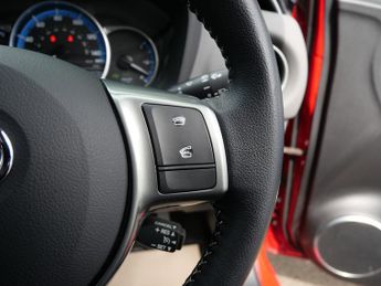 Toyota Yaris 1.5 VVT-h Icon Petrol Hybrid E-CVT Euro 6 (s/s) 5dr 1 Owner Only