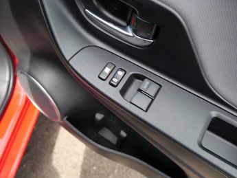 Toyota Yaris 1.5 VVT-h Icon Petrol Hybrid E-CVT Euro 6 (s/s) 5dr 1 Owner Only