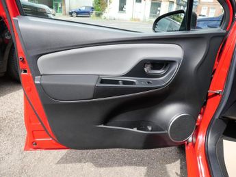 Toyota Yaris 1.5 VVT-h Icon Petrol Hybrid E-CVT Euro 6 (s/s) 5dr 1 Owner Only