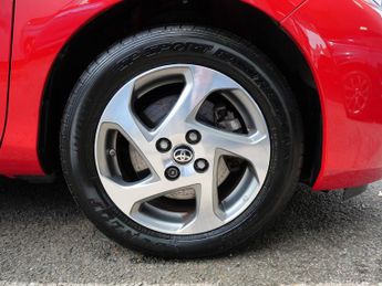 Toyota Yaris 1.5 VVT-h Icon Petrol Hybrid E-CVT Euro 6 (s/s) 5dr 1 Owner Only